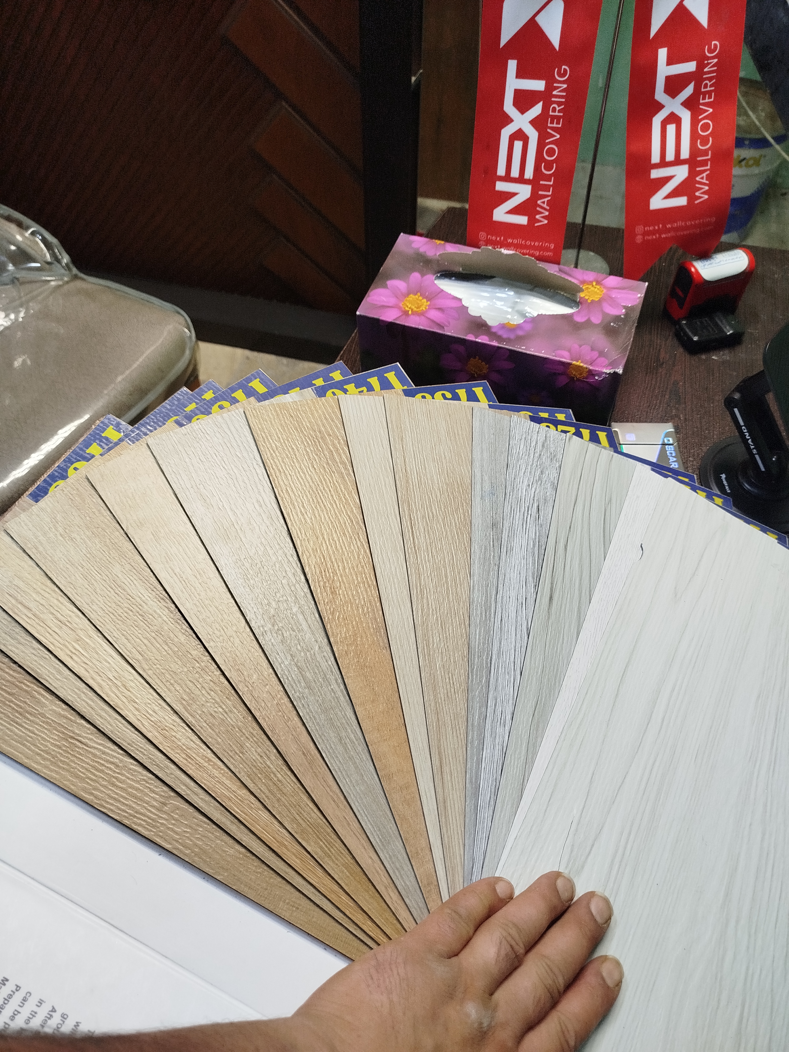 کفپوشpvc برندDECORIA.عایق ضدگرماوسرما.مقاوم دربرابرضربه وسایش.قابلشستشو نصب ونظافت آسان