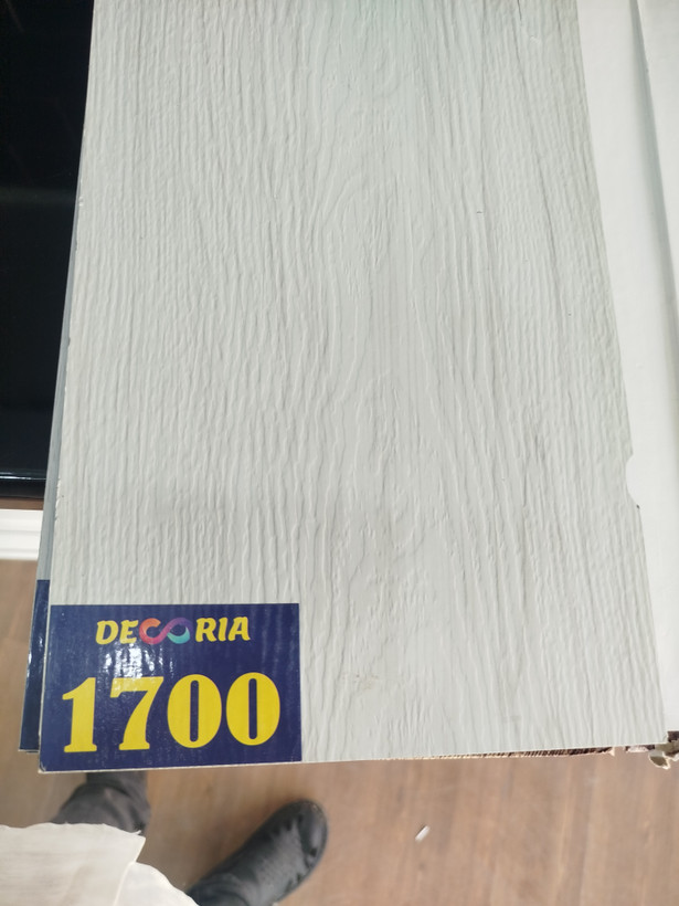 کفپوشpvc برندDECORIA.عایق ضدگرماوسرما.مقاوم دربرابرضربه وسایش.قابلشستشو نصب ونظافت آسان
