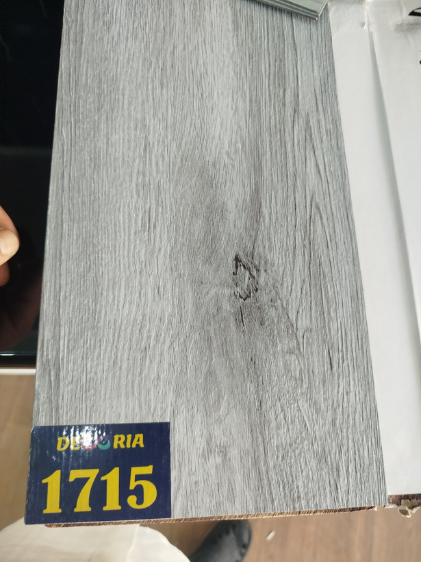 کفپوشpvc برندDECORIA.عایق ضدگرماوسرما.مقاوم دربرابرضربه وسایش.قابلشستشو نصب ونظافت آسان
