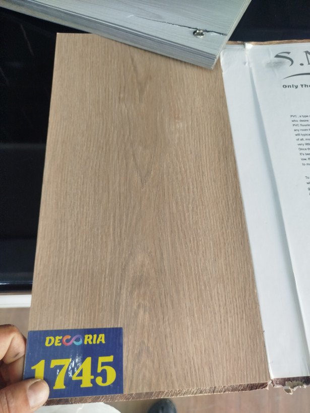 کفپوشpvc برندDECORIA.عایق ضدگرماوسرما.مقاوم دربرابرضربه وسایش.قابلشستشو نصب ونظافت آسان