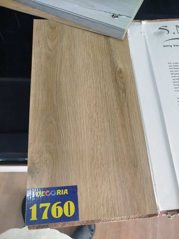 کفپوشpvc برندDECORIA.عایق ضدگرماوسرما.مقاوم دربرابرضربه وسایش.قابلشستشو نصب ونظافت آسان