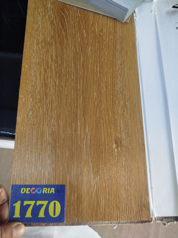 کفپوشpvc برندDECORIA.عایق ضدگرماوسرما.مقاوم دربرابرضربه وسایش.قابلشستشو نصب ونظافت آسان